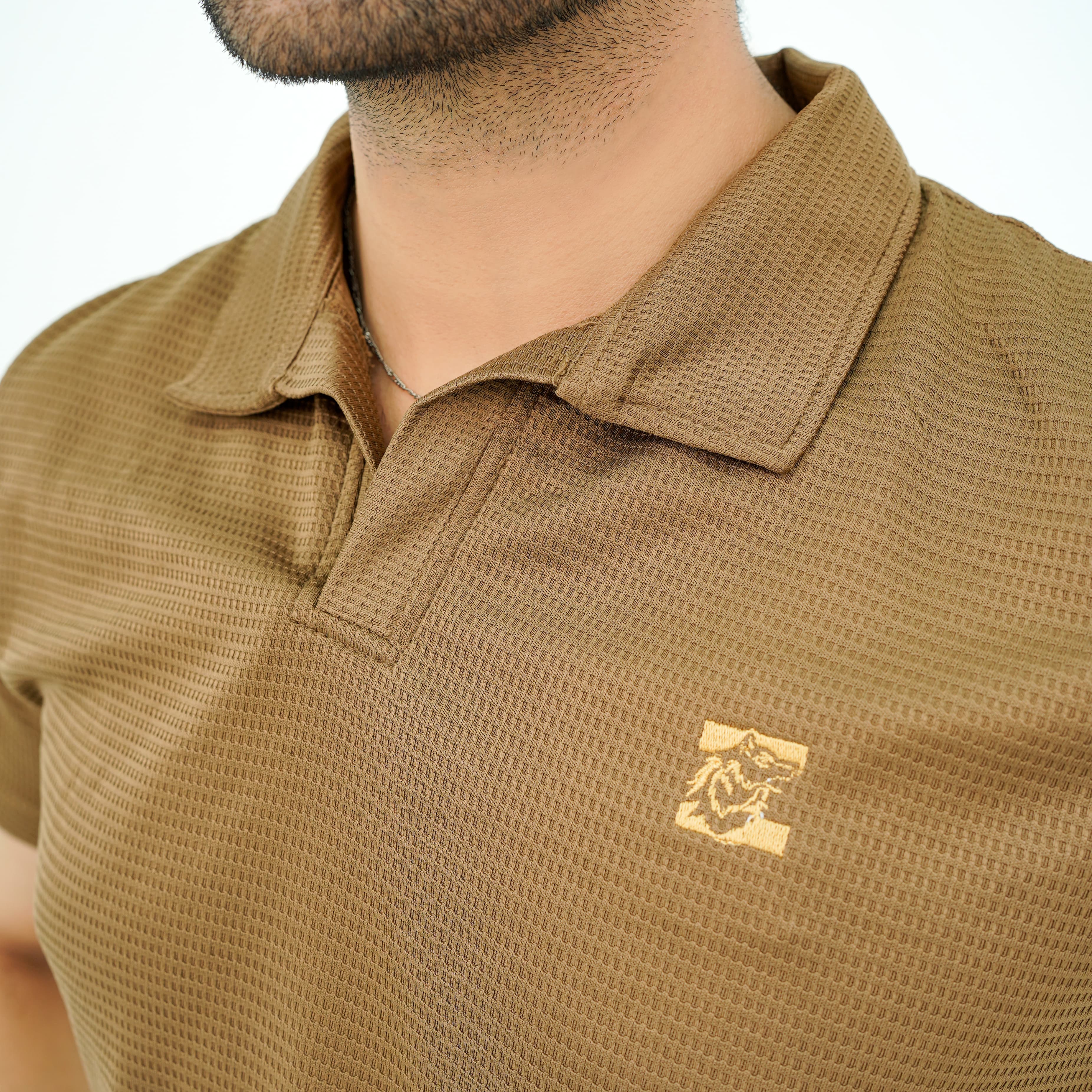 Zaimoon Waffle V-Neck Polo – Brown color